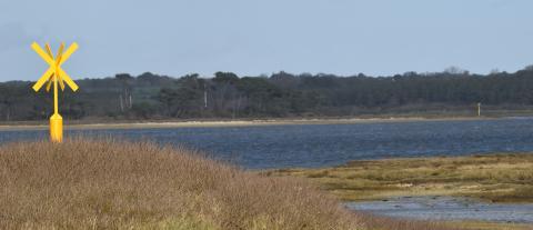 Balise Espar réglementaire concernant l'arrêté de protection de biotope "Fond de la Petite Mer de Gâvres" - commune de Gâvres et île aux Pins