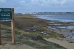 Panneau réglementaire concernant l'arrêté de protection de biotope - tombolo de Gâvres